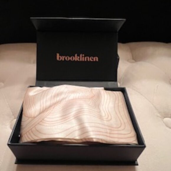 Brooklinen Mulberry Silk Standard Pillowcase Color: Oyster Ivory NEW Never Used - Picture 1 of 7